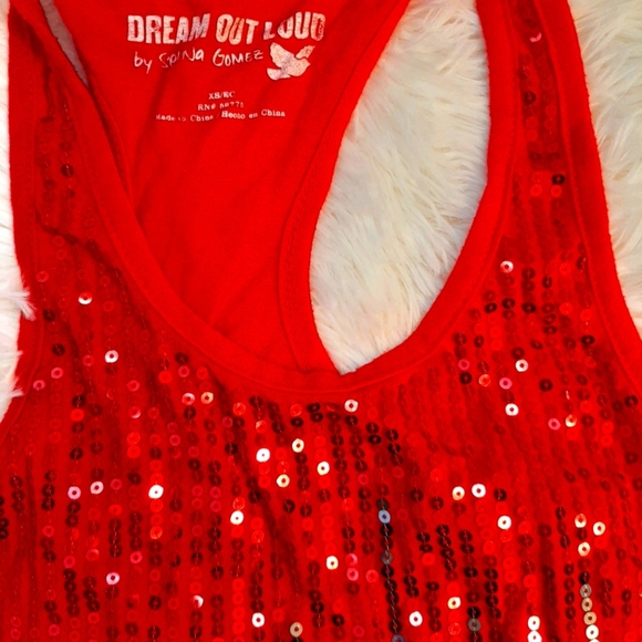 3/$12💥 Red sequin tank - Picture 2 of 2